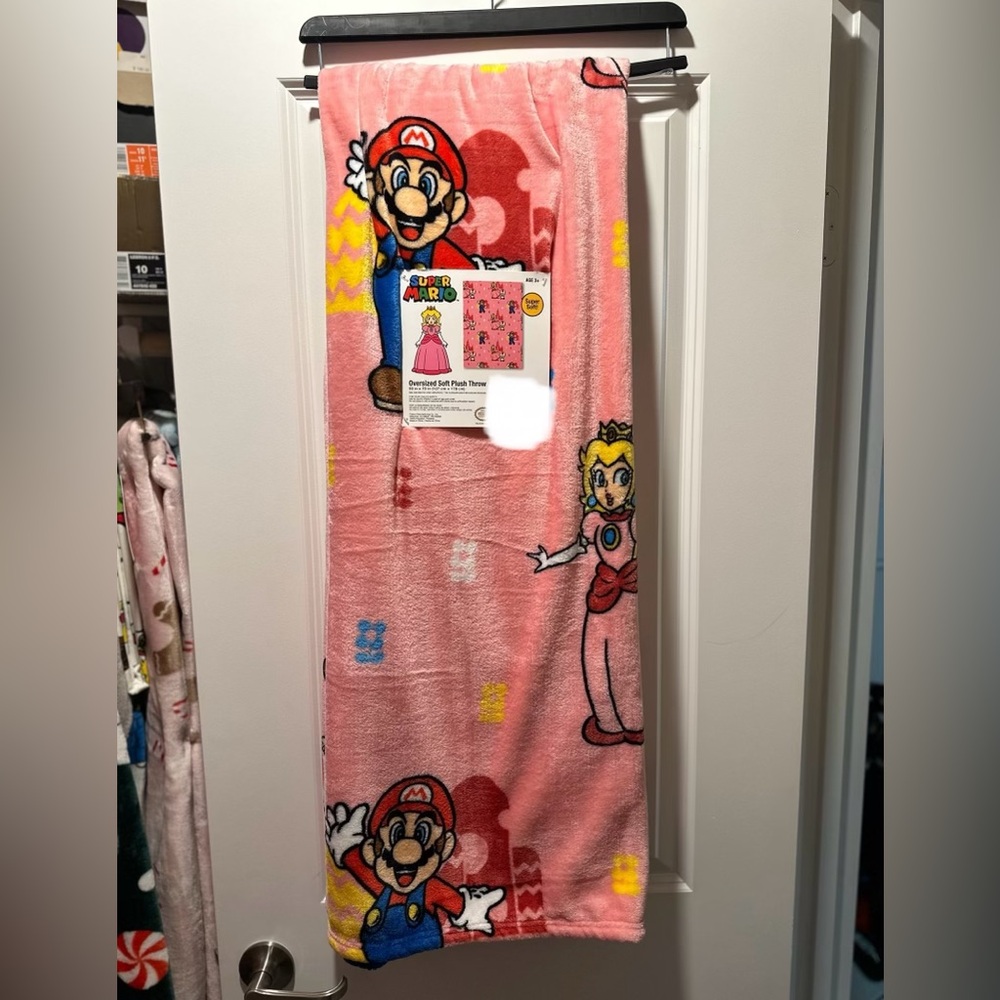 Nintendo Super Mario Bros Princess Peaches Pink Blanket